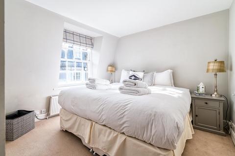 2 bedroom flat to rent,  Carmel Court Holland St, London W8