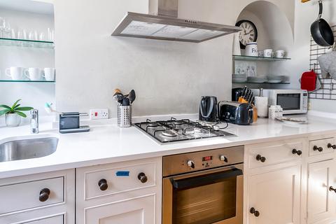 2 bedroom flat to rent,  Carmel Court Holland St, London W8