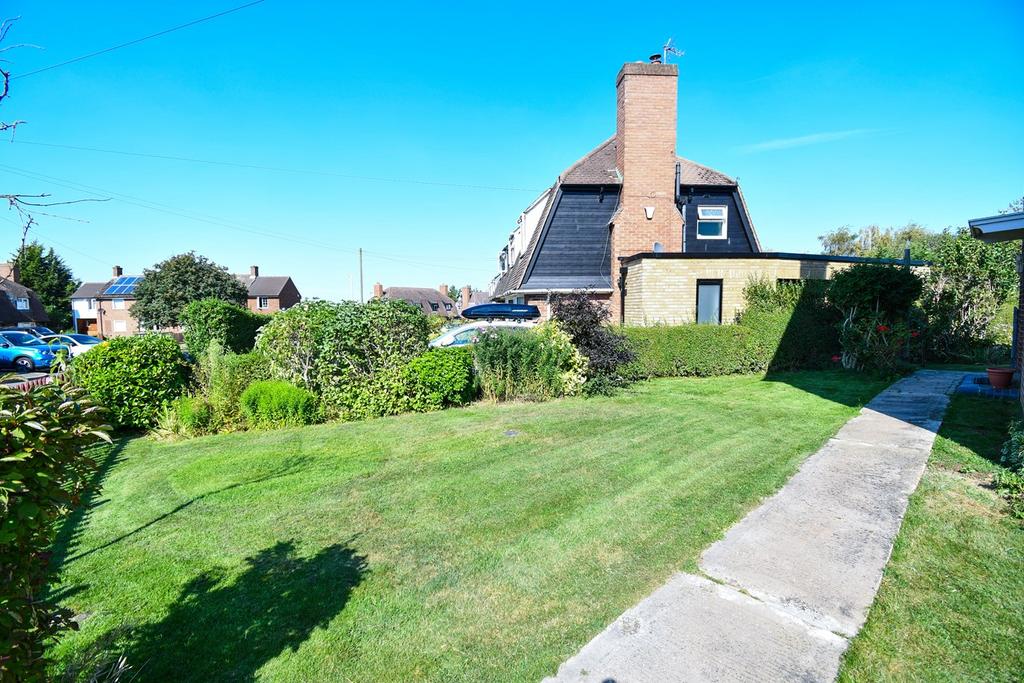 Station Crescent, Lidlington, Bedford, MK43 3 bed semidetached house