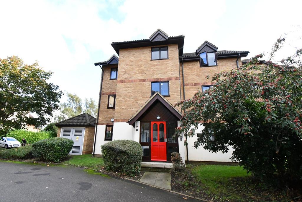 Redwood Grove, Bedford, MK42 1 bed apartment for sale £130,000
