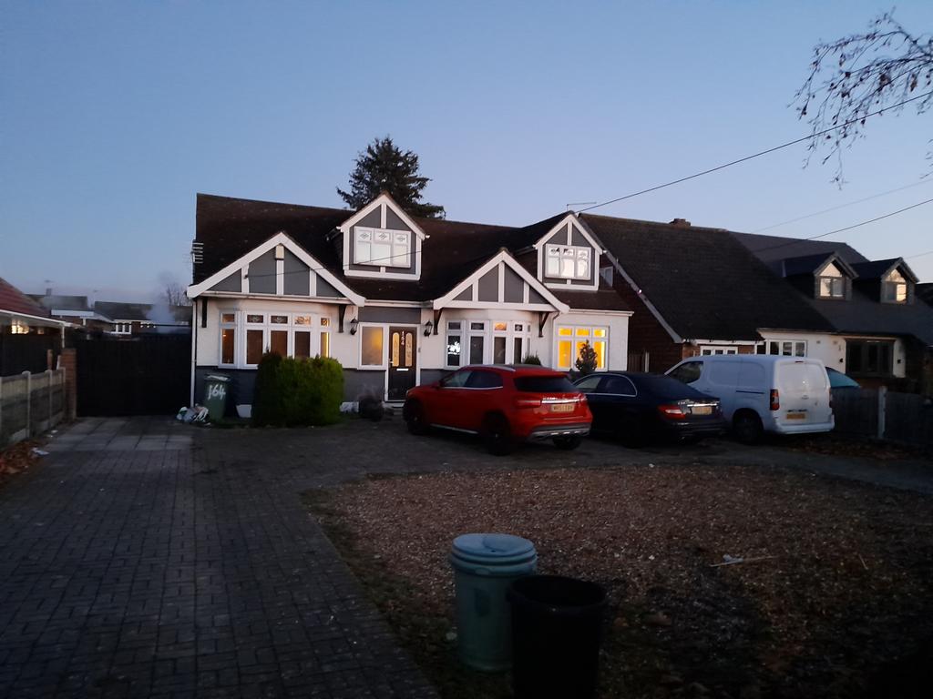 5 bedroom Fully Detached Property for rent