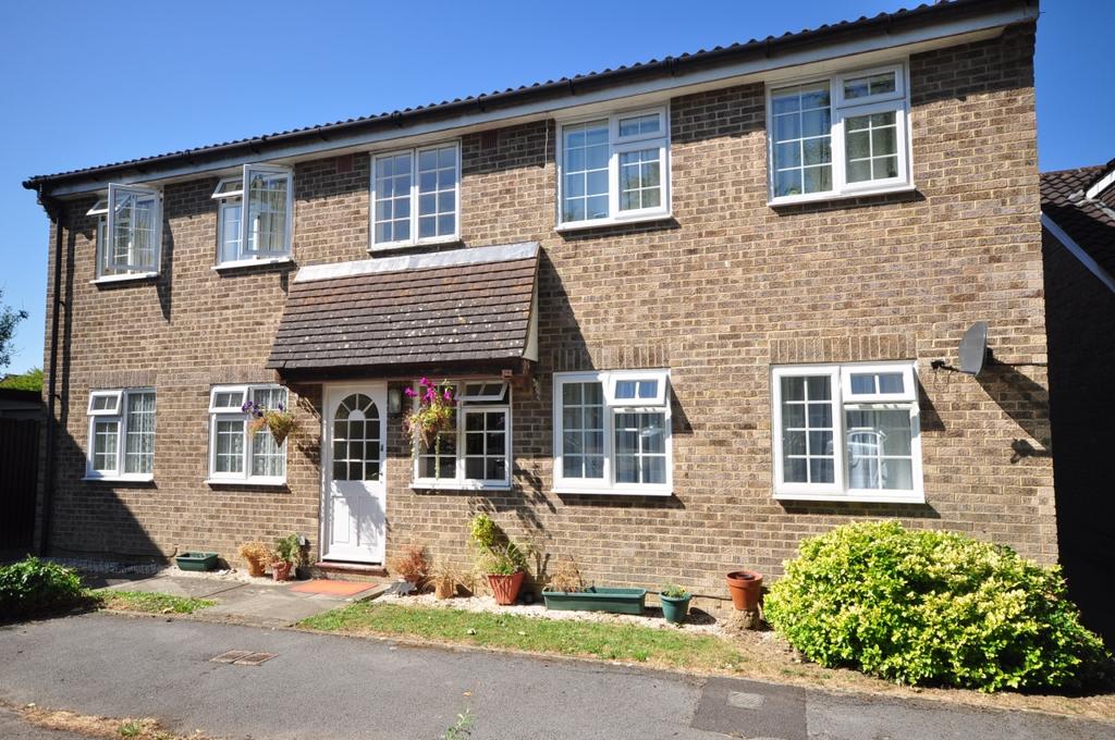 The Oaks Southwater RH13 1 bed ground floor flat £900 pcm (£208 pw)