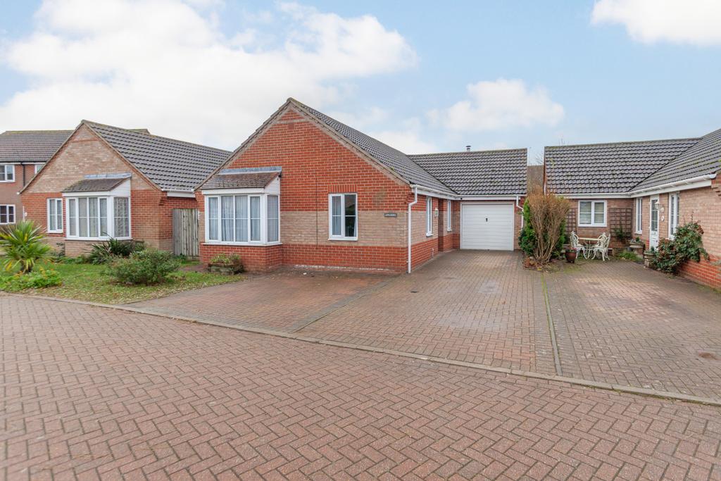 Mallard Way, Hollesley, IP12 3QJ 3 bed detached bungalow for sale £