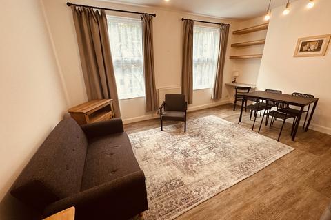 3 bedroom maisonette to rent - Sussex Way, London N7