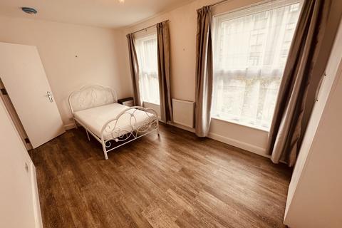 3 bedroom maisonette to rent, Sussex Way, London N7