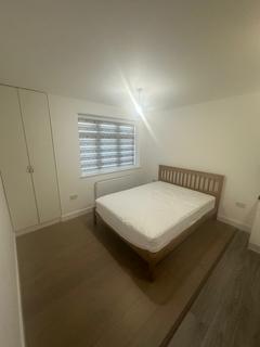 1 bedroom in a house share to rent, Carterhatch Road, Enfield EN3