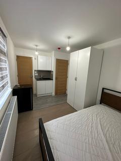 1 bedroom in a house share to rent, Carterhatch Road, Enfield EN3