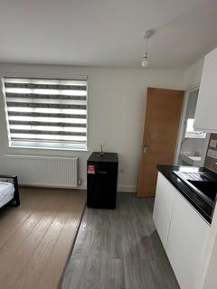 1 bedroom in a house share to rent, Carterhatch Road, Enfield EN3