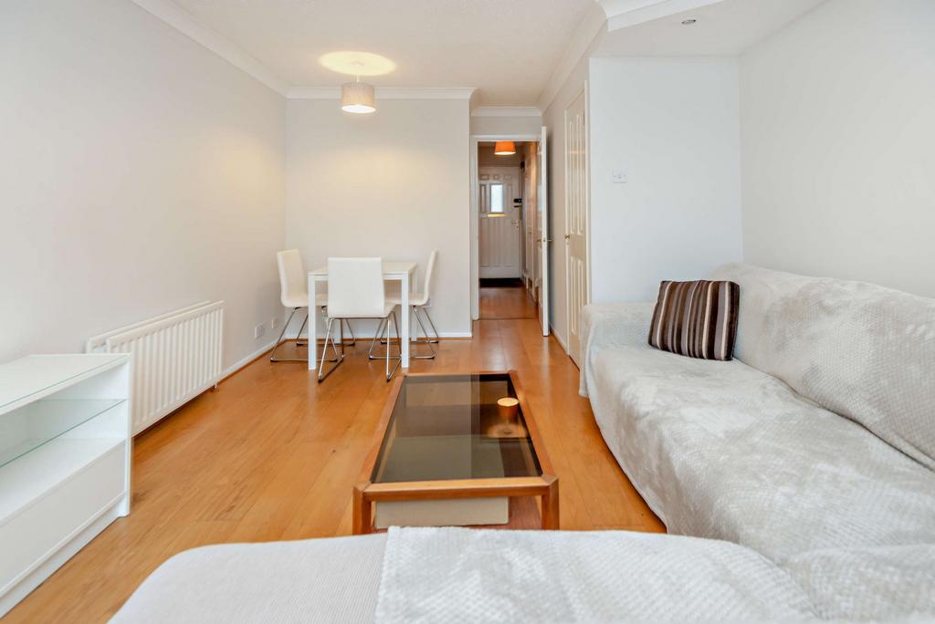 Thompson Way, Mill End, Rickmansworth, WD3 2 bed terraced house for