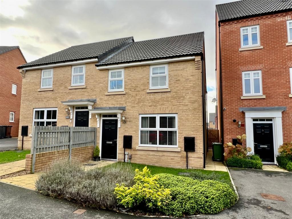 Wetherby, Great North Close, LS22 3 bed semidetached house for sale