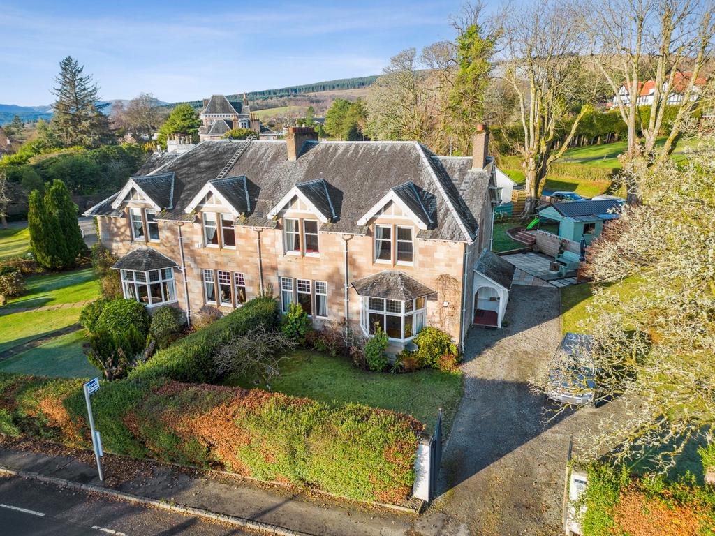 Sinclair Street, Helensburgh, Argyll and Bute, G84 9AT 6 bed semi