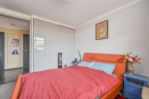 1 bedroom flat for sale, Shaw Court, Clapham Junction, London, SW11