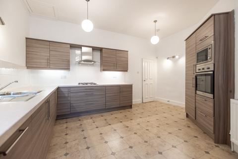 2 bedroom apartment to rent, Buckingham Terrace, Hillhead, Glasgow, G12 8ED