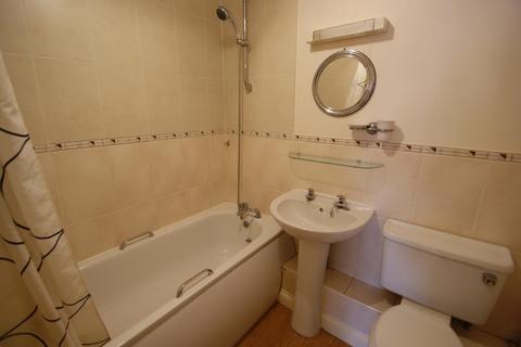 2 bedroom flat to rent, Bridge Street, Andover, SP10