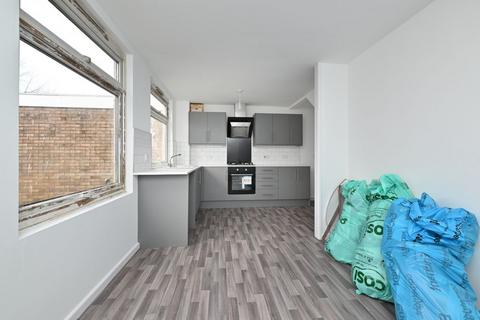 3 bedroom end of terrace house for sale - Ash Lea Drive, Donnington, TF2
