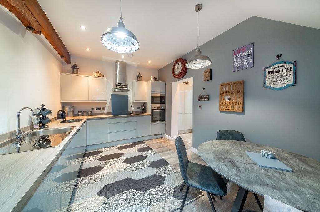 Priestley Manor, Peel Street, Morley, LS27 2 bed apartment for sale £