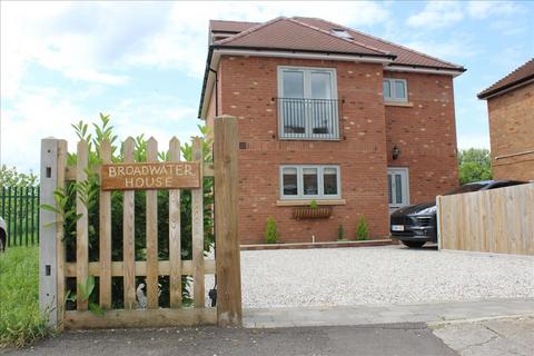 3 bedroom house for sale, Broadwater Gardens, Harefield, London, UB9