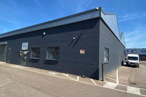 Industrial unit to rent, Unit Q3, Penfold Industrial Park, Watford, WD24 4YY
