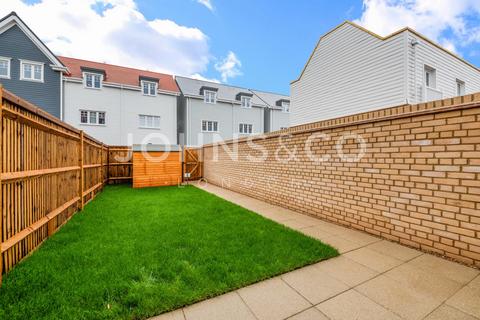 4 bedroom apartment to rent, Maine Street, Green Park Village, Reading, RG2