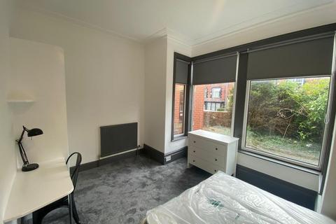 3 bedroom flat to rent - Headingley Mount, Leeds LS6