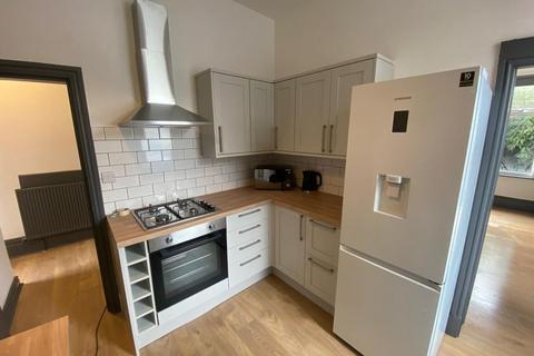 3 bedroom flat to rent - Headingley Mount, Leeds LS6