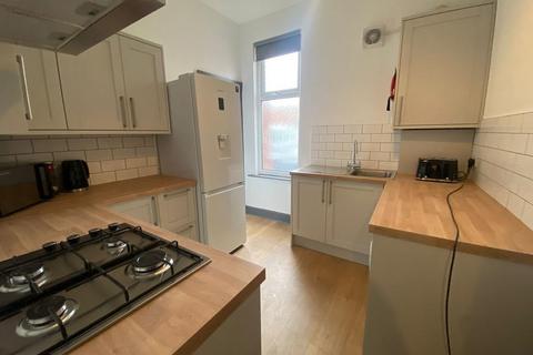 3 bedroom flat to rent - Headingley Mount, Leeds LS6