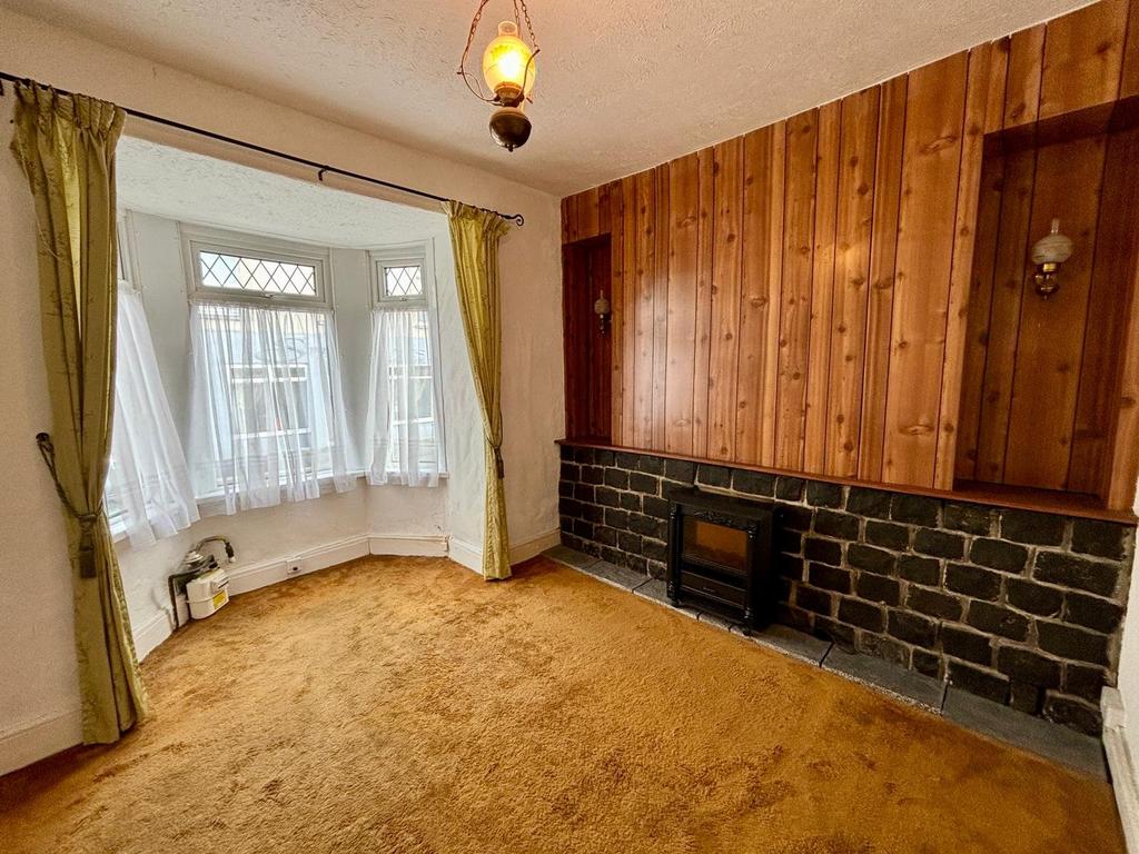 Waterloo Road, Hakin, Milford Haven, Pembrokeshire, SA73 2 bed end of