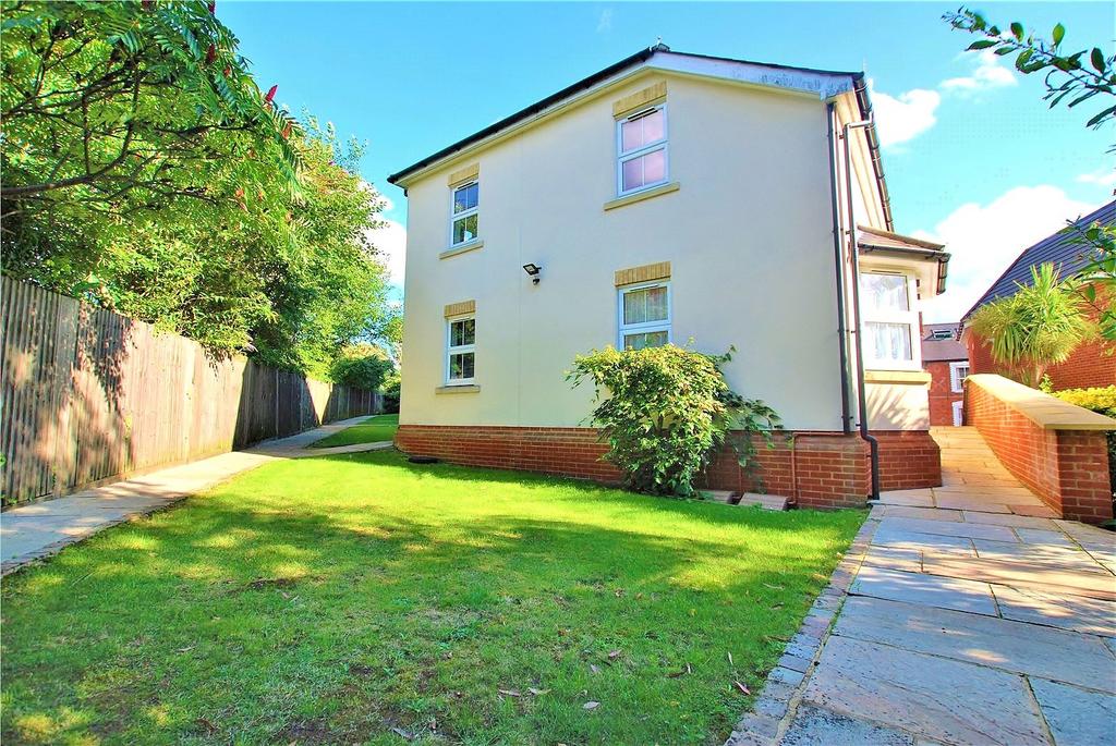 Queens Road, Guildford, Surrey, GU1 2 bed penthouse £1,595 pcm (£368 pw)