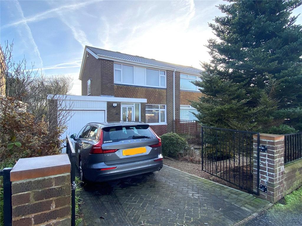 Fenwick Drive, Woodside, Bradford, BD6 3 bed semidetached house for