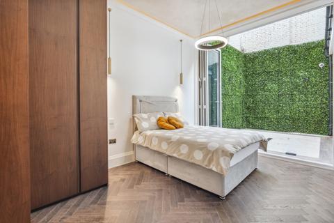 3 bedroom flat to rent, Lexham Gardens, Kensington, London
