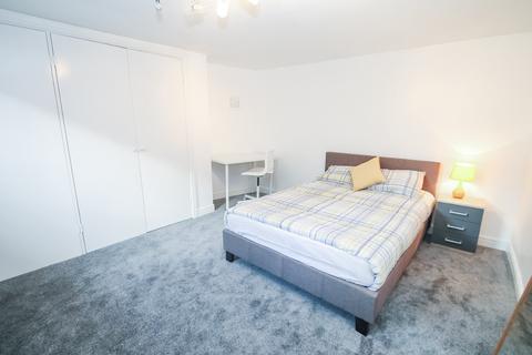 6 bedroom terraced house to rent, Beechwood Terrace, Burley, Leeds, LS4