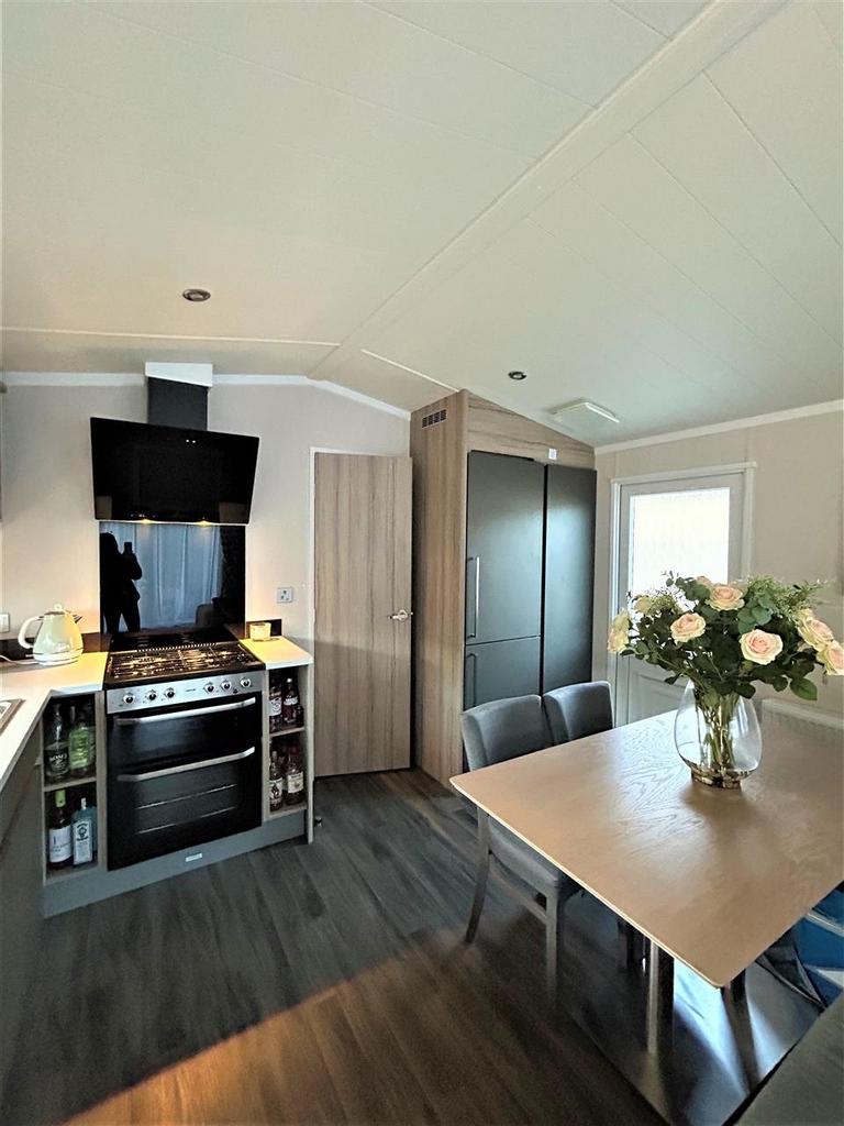 Kitchen/Dining Area