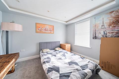 4 bedroom end of terrace house for sale, Langley,  Berkshire,  SL3