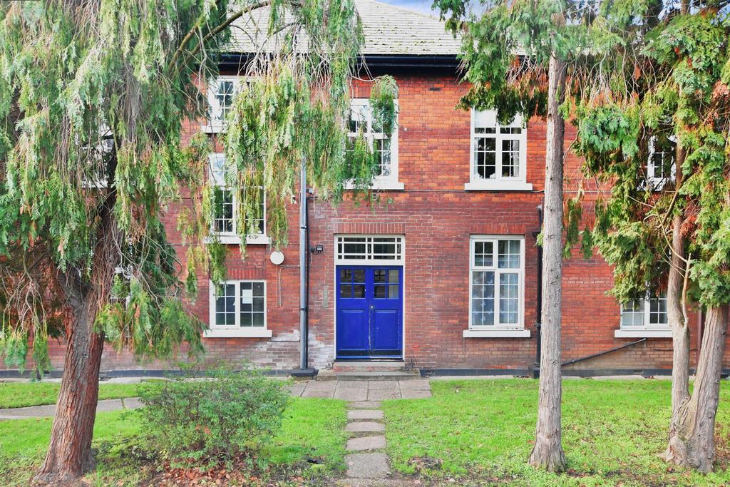Astra Close, Hornchurch, Essex 1 bed ground floor flat for sale £240,000