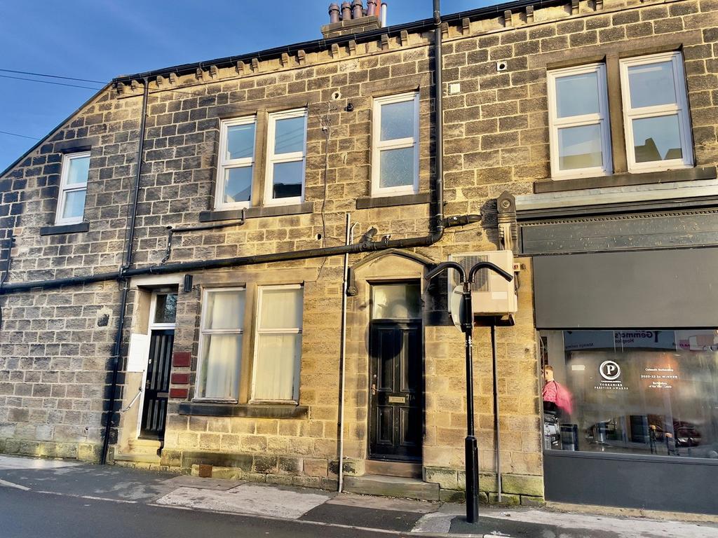 High Street, Yeadon, Leeds, West Yorkshire, LS19 3 bed property to rent
