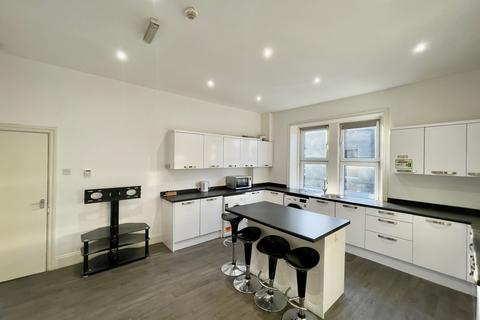 undefined, High Street, Yeadon, Leeds, West Yorkshire, LS19