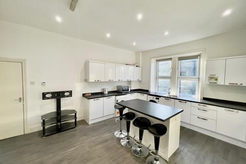 undefined, High Street, Yeadon, Leeds, West Yorkshire, LS19