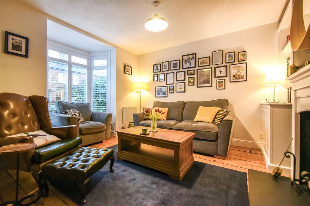 Basingstoke, Hampshire RG21 3 bed terraced house for sale £350,000