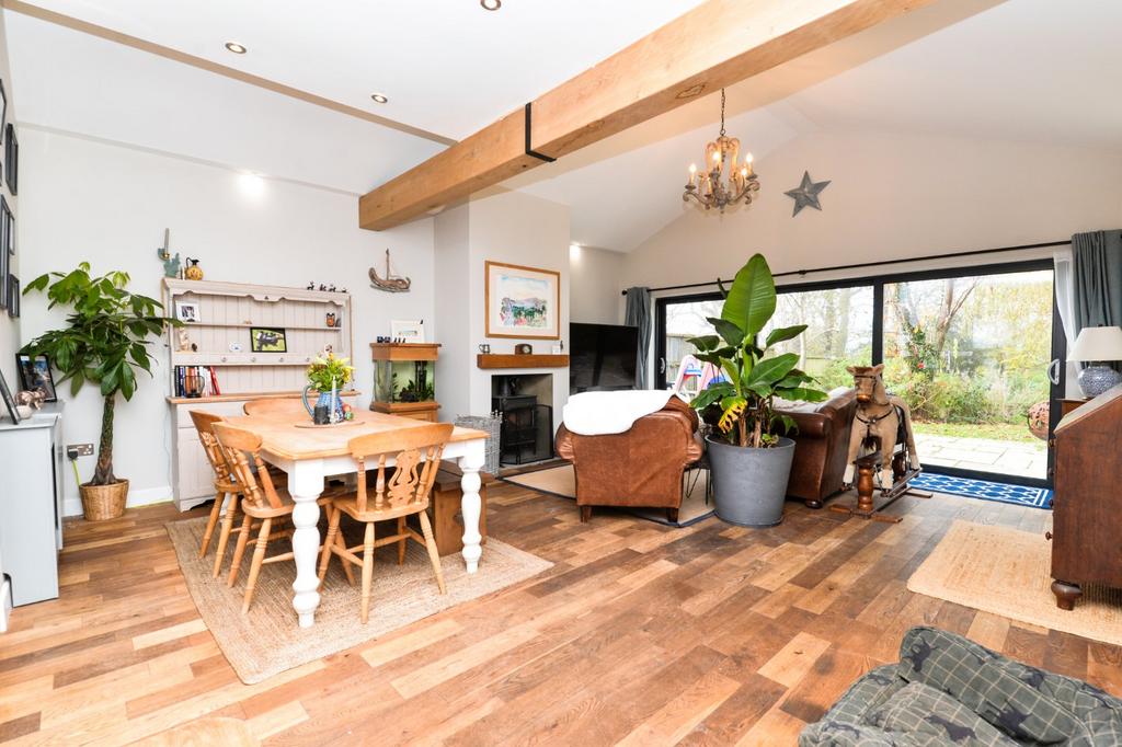 Oakwood Avenue, New Milton, Hampshire, BH25 4 bed bungalow for sale £