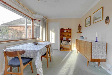 3 bedroom detached bungalow for sale - Knowle Close, Caversham Heights, Reading