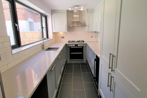 2 bedroom terraced house to rent, Sandys Road, Worcester WR1