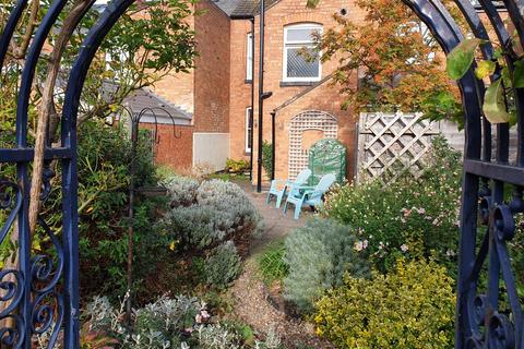 3 bedroom terraced house to rent, Somers Road, Worcester WR1