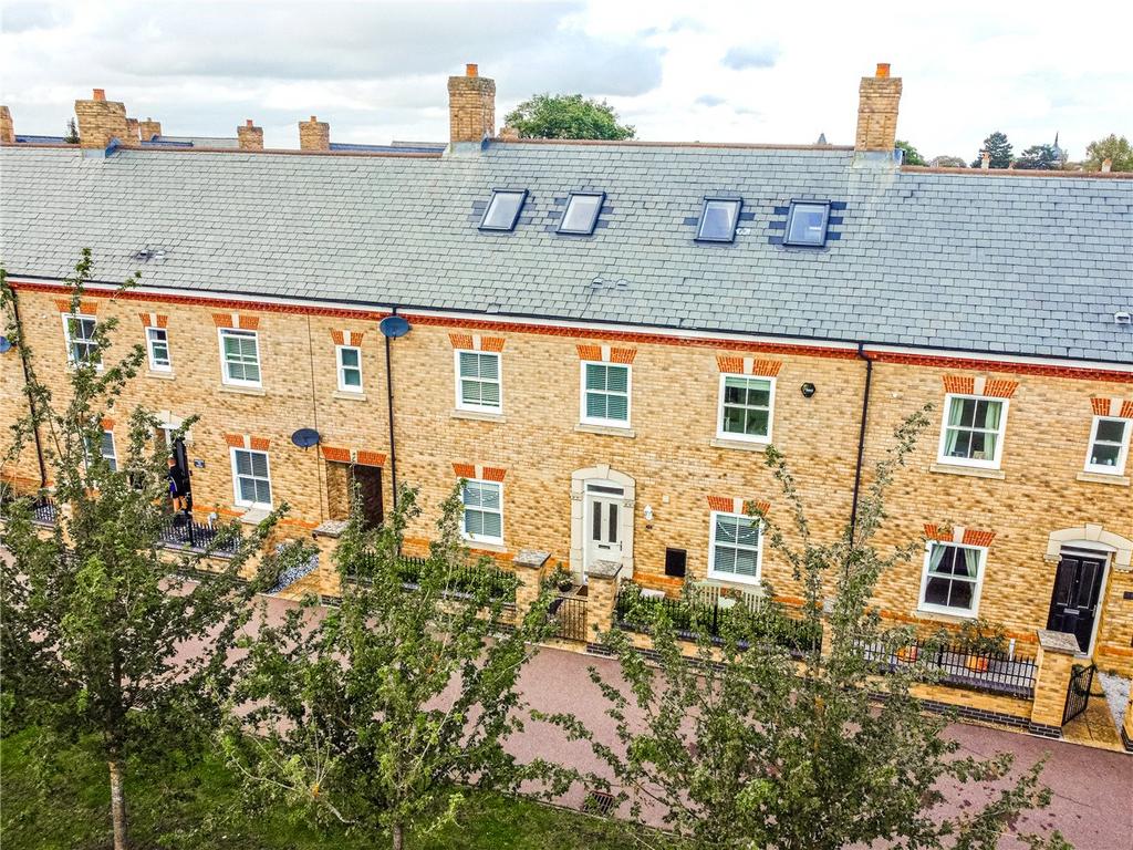 Fairfield, Hitchin SG5 5 bed terraced house for sale £575,000