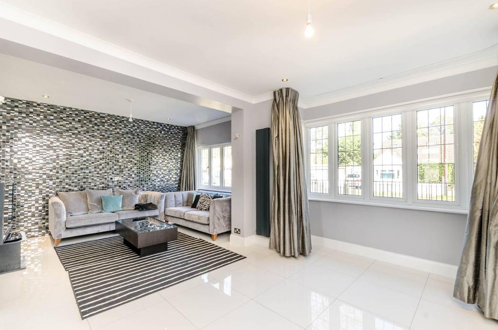 Sylvia Avenue, Hatch End, Pinner, HA5 5 bed semidetached house £