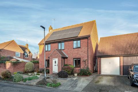 65 Canonsfield, Werrington, Peterborough, PE4 5AQ