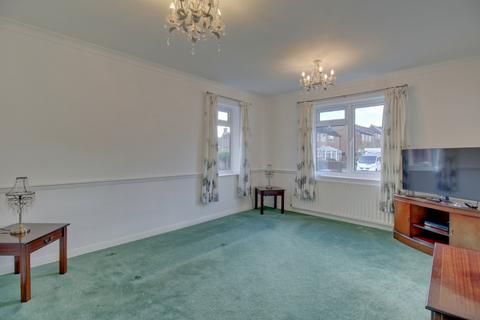 2 bedroom flat for sale - Sussex Avenue, Horsforth, Leeds, West Yorkshire, LS18