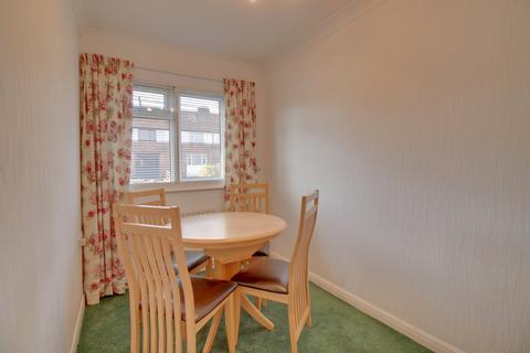 2 bedroom flat for sale, Sussex Avenue, Horsforth, Leeds, West Yorkshire, LS18