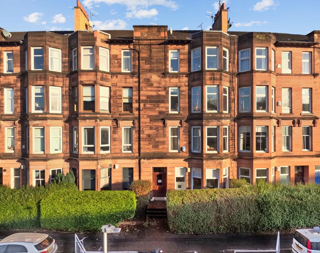 Tantallon Road, Flat 1/2, Shawlands, Glasgow, G41 3HJ 1 bed flat for