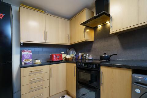 2 bedroom flat for sale, Cornmow Drive, London NW10