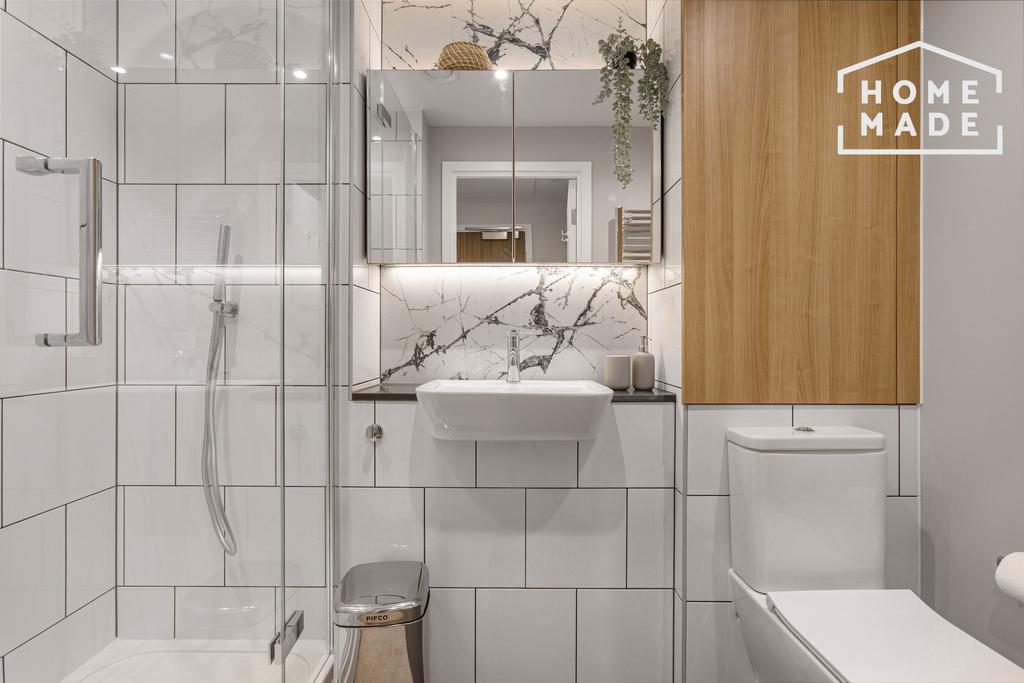 183-Flat4611 Studio 46th Floor Enclave East Croy...